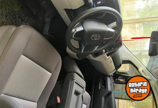 Utilitarios - Toyota Hiace 2022 Diesel 17000Km - En Venta