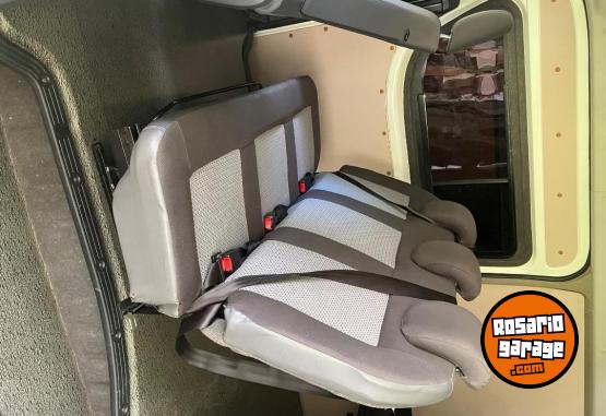 Utilitarios - Toyota Hiace 2022 Diesel 17000Km - En Venta