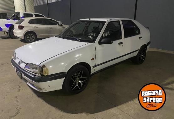 Autos - Renault 19 1995 Nafta 240000Km - En Venta