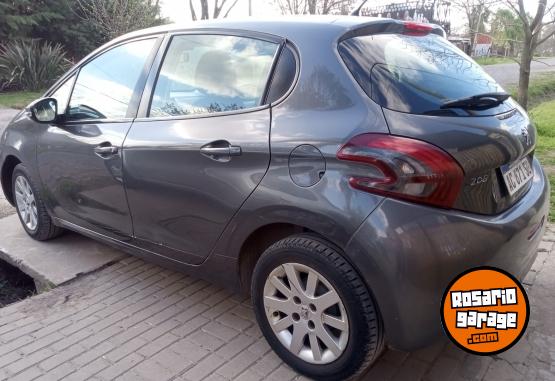 Autos - Peugeot 208 2018 Nafta 141400Km - En Venta