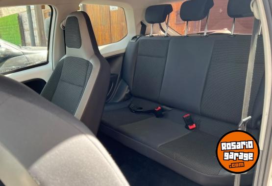 Autos - Volkswagen Up Highline 2014 Nafta 100000Km - En Venta