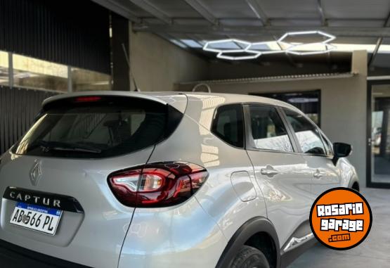 Autos - Renault CAPTUR 2017 Nafta 117000Km - En Venta