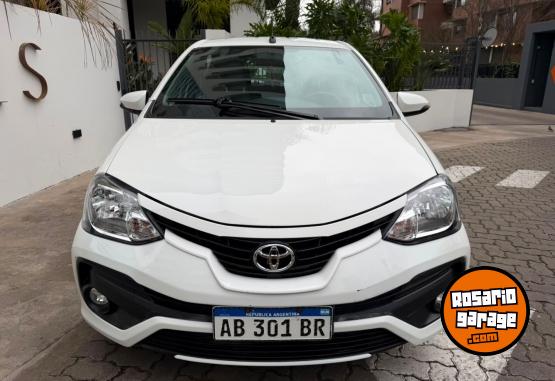 Autos - Toyota Etios 2017 Nafta 80000Km - En Venta
