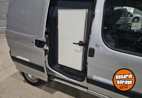 Utilitarios - Peugeot Partner furgon 2017 Diesel 100000Km - En Venta