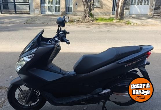 Motos - Honda Pcx 150 cc 2017 Nafta 13900Km - En Venta