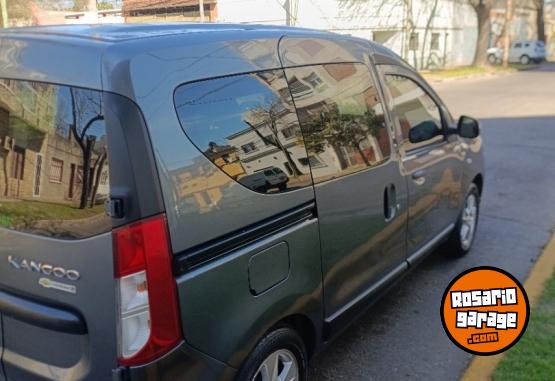 Utilitarios - Renault Kangoo 2022 GNC 83000Km - En Venta