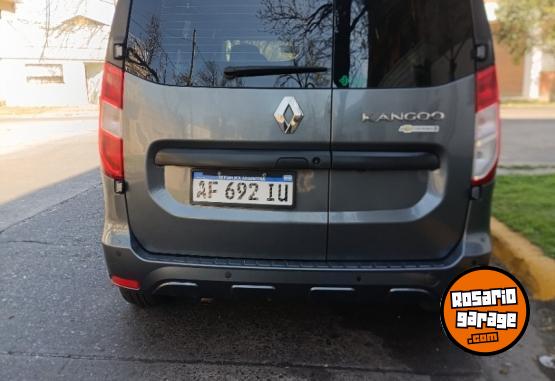 Utilitarios - Renault Kangoo 2022 GNC 83000Km - En Venta