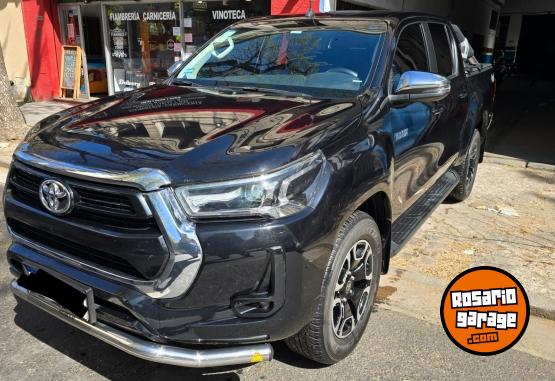 Camionetas - Toyota hilux SRV 4x4 2022 Diesel 69000Km - En Venta