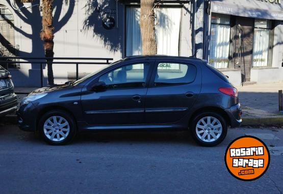 Autos - Peugeot 207 2013 Nafta 127000Km - En Venta
