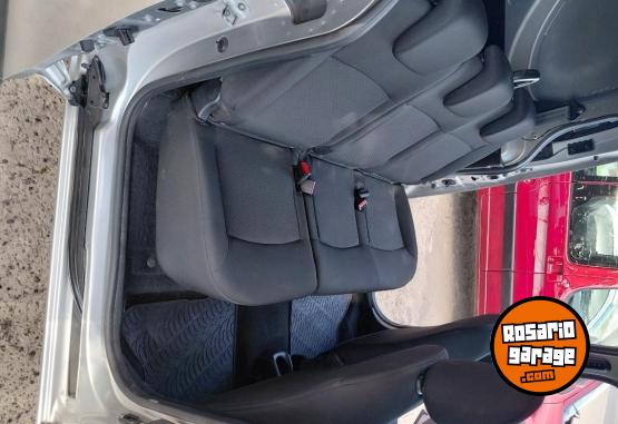 Utilitarios - Renault Kangoo Mixta 2022 Nafta 58000Km - En Venta