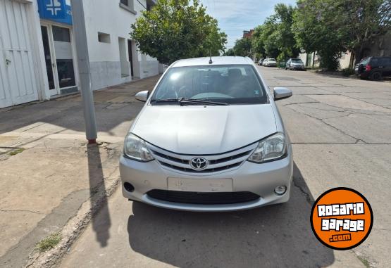 Autos - Toyota Etios xs sedan 2016 Nafta 200000Km - En Venta