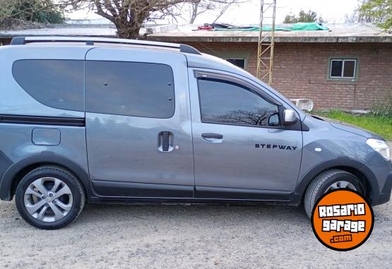 Utilitarios - Renault Stepway 2024 Nafta 18900Km - En Venta