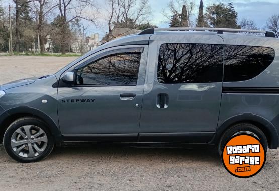 Utilitarios - Renault Stepway 2024 Nafta 18900Km - En Venta