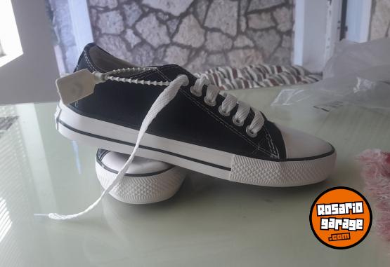 Indumentaria - Zapatillas Converse... últimas! - En Venta