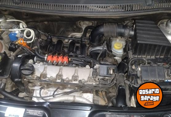 Autos - Volkswagen Suran trendline full 2010 GNC 124000Km - En Venta