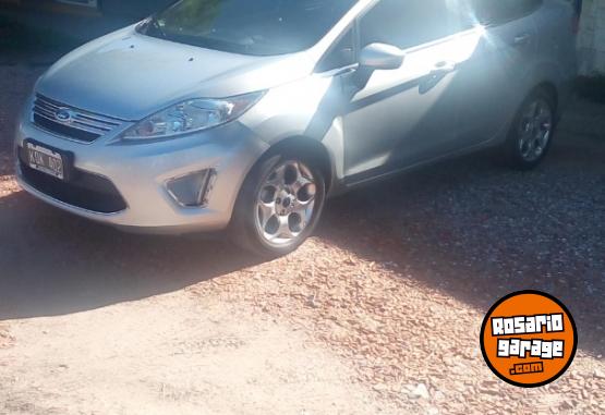 Autos - Ford Fiesta kinetic 2011 Nafta 139000Km - En Venta