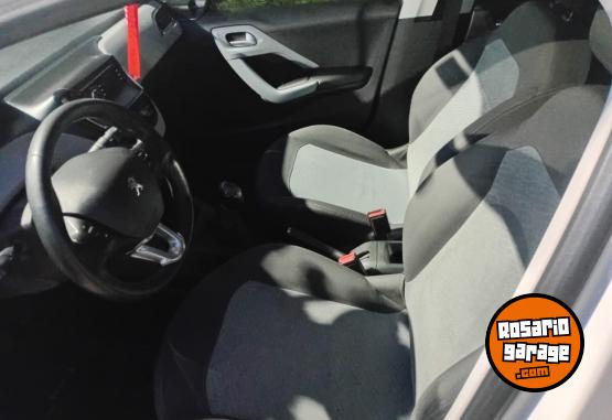 Autos - Peugeot 208 2014 Nafta 82000Km - En Venta