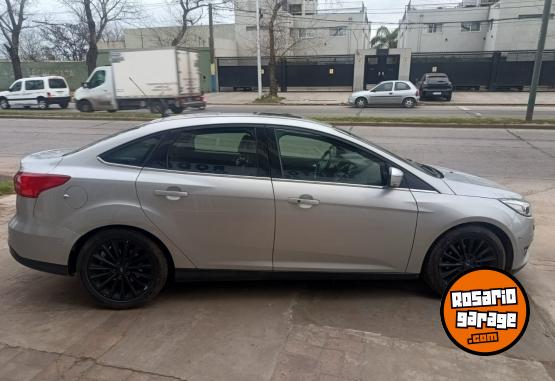 Autos - Ford FOCUS III TITANIUM 2.0 2016 Nafta 140000Km - En Venta