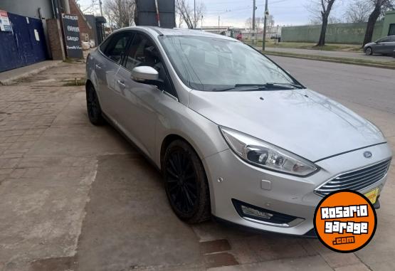 Autos - Ford FOCUS III TITANIUM 2.0 2016 Nafta 140000Km - En Venta
