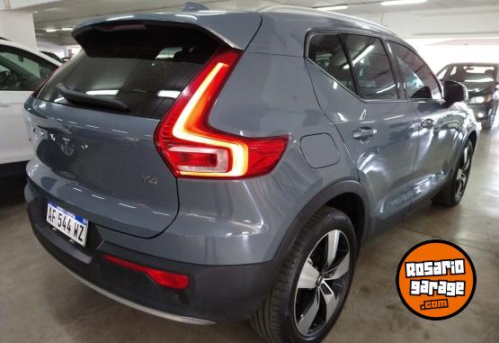 Camionetas - Volvo XC40 T4 FWD MOMENTUN 2022 Nafta 33000Km - En Venta
