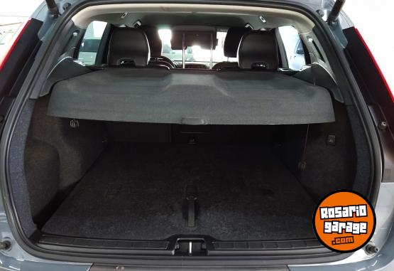 Camionetas - Volvo XC40 T4 FWD MOMENTUN 2022 Nafta 33000Km - En Venta
