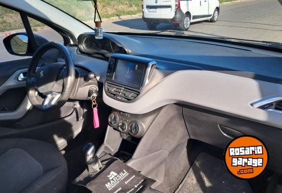 Autos - Peugeot 208 2013 Nafta 110000Km - En Venta