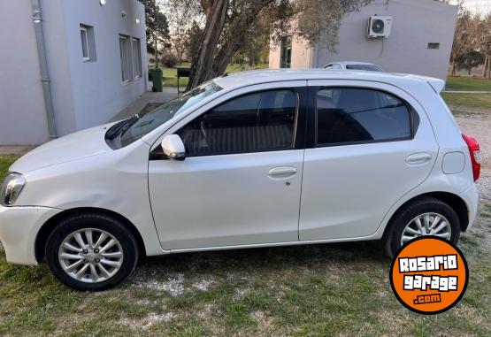 Autos - Toyota Etios 2015 Nafta 155000Km - En Venta