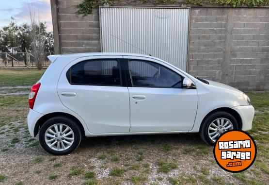 Autos - Toyota Etios 2015 Nafta 155000Km - En Venta