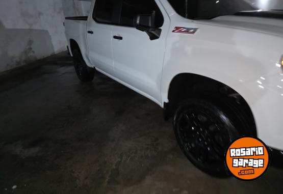 Camionetas - Chevrolet SILVERADO Z71 2025 Nafta 8000Km - En Venta