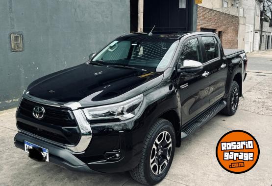 Camionetas - Toyota Hilux srx 4x4 2023 Diesel 45000Km - En Venta