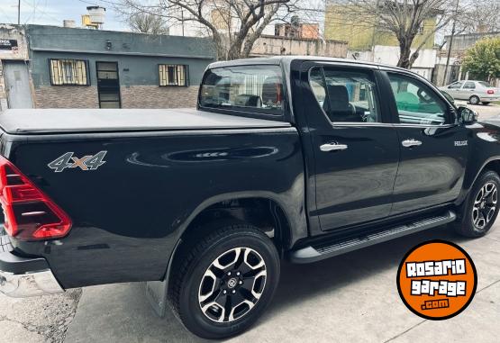 Camionetas - Toyota Hilux srx 4x4 2023 Diesel 45000Km - En Venta