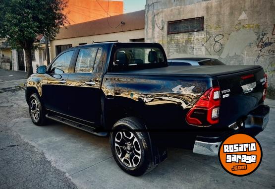 Camionetas - Toyota Hilux srx 4x4 2023 Diesel 45000Km - En Venta