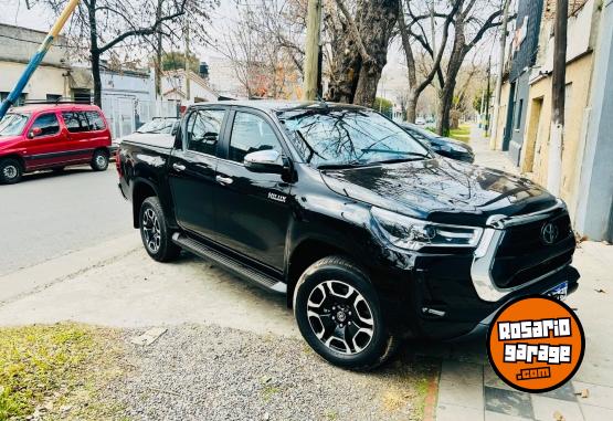 Camionetas - Toyota Hilux srx 4x4 2023 Diesel 45000Km - En Venta