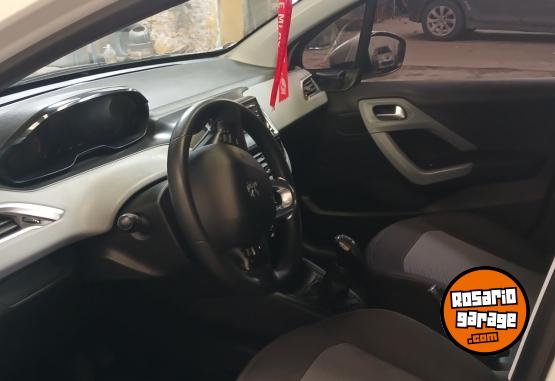 Autos - Peugeot 208 ACTIVE 2014 Nafta 83000Km - En Venta