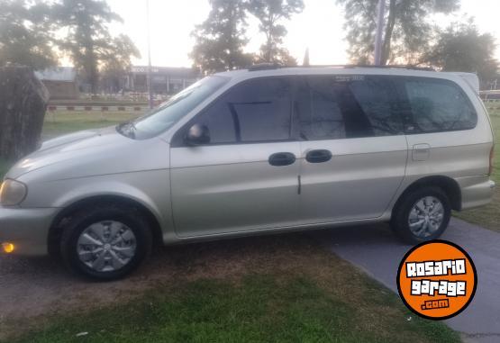 Autos - Kia Canival familiar 2000 Diesel 233000Km - En Venta