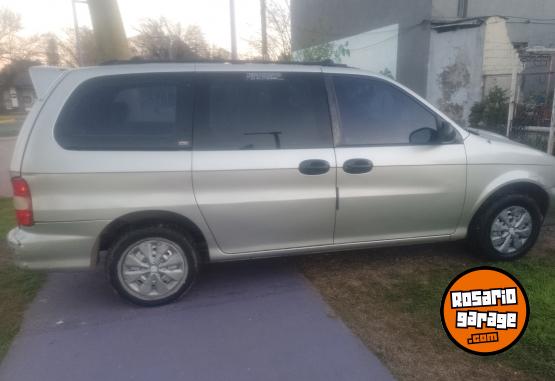 Autos - Kia Canival familiar 2000 Diesel 233000Km - En Venta