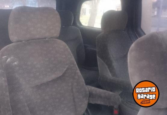 Autos - Kia Canival familiar 2000 Diesel 233000Km - En Venta
