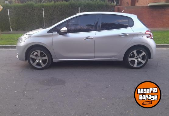 Autos - Peugeot 208 allure 2013 Nafta 126000Km - En Venta