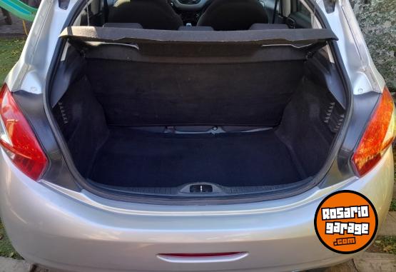 Autos - Peugeot 208 allure 2013 Nafta 126000Km - En Venta