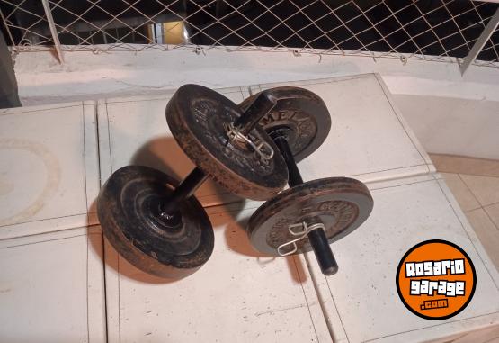Deportes - Excelente Par de Mancuernas con Topes Cromados y 20 Kg de Discos de Fundición - En Venta
