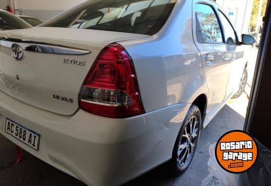 Autos - Toyota Etios,XLS 1.5 4 p 2018 Nafta 72000Km - En Venta