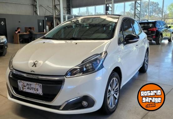 Autos - Peugeot 208 felline 2017 Nafta 80778Km - En Venta