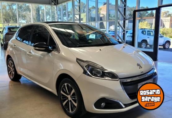 Autos - Peugeot 208 felline 2017 Nafta 80778Km - En Venta