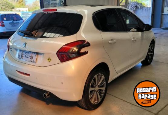 Autos - Peugeot 208 felline 2017 Nafta 80778Km - En Venta