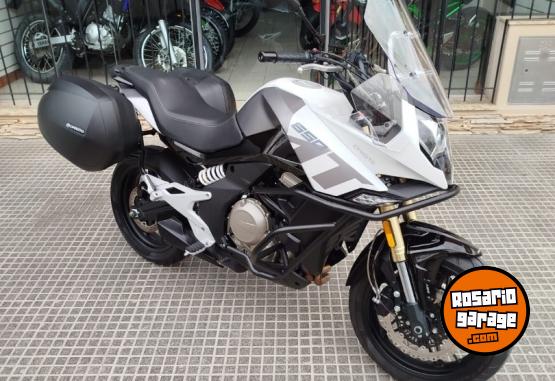 Motos - CF Mt 650 2023 Nafta 4951Km - En Venta