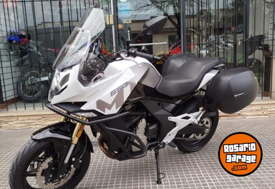 Motos - CF Mt 650 2023 Nafta 4951Km - En Venta
