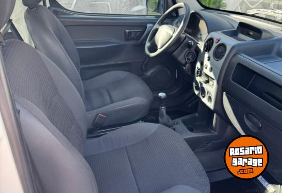 Utilitarios - Renault Partner Confort HDI 1.6 2013 Diesel 280000Km - En Venta