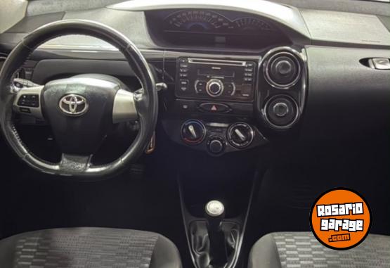 Autos - Toyota ETIOS 2014 Nafta 142000Km - En Venta