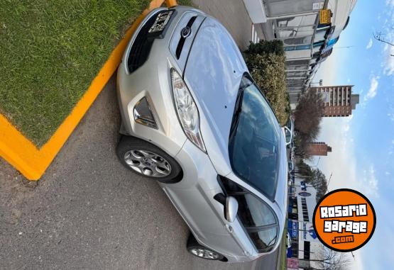 Autos - Ford fiesta kinetic titanium 2012 Nafta 150000Km - En Venta