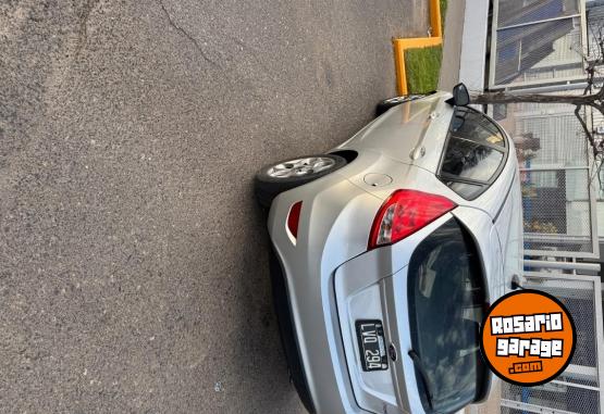 Autos - Ford fiesta kinetic titanium 2012 Nafta 150000Km - En Venta